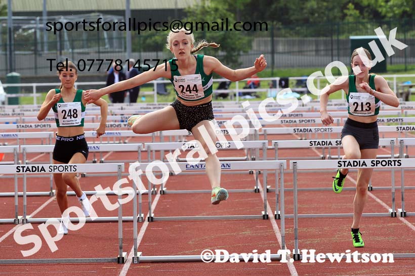 Women and Girls hurdles, 2022 North Eastern Track and Field Champs., Middlesbrough. David T. Hewitson/Sports for All Pics